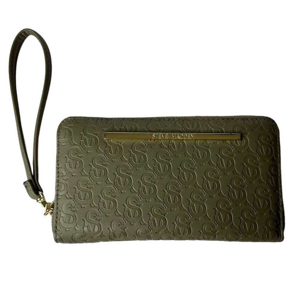Steve Madden Green Wristlet.